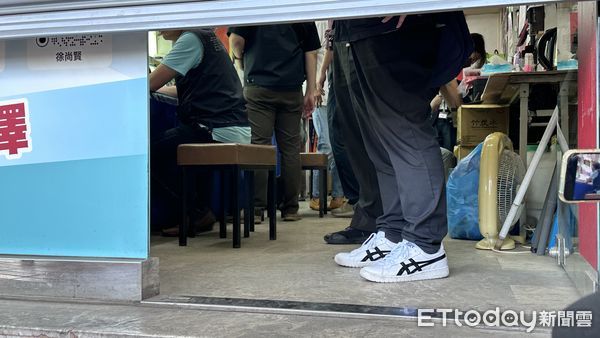 ▲▼罷免高雄立委許智傑、黃捷的「高雄雙罷劫」團隊，今（18）日上午傳出遭調查局搜索。（圖／記者賴文萱攝）