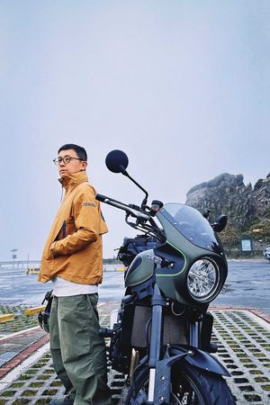 呱吉最近的興趣是騎重機。（呱吉提供）