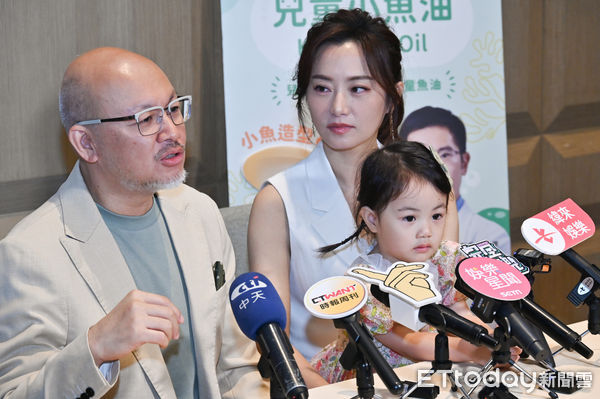▲▼趙小僑、劉亮佐、典典寶寶出席兒童保健品代言記者會。（圖／記者李毓康攝）