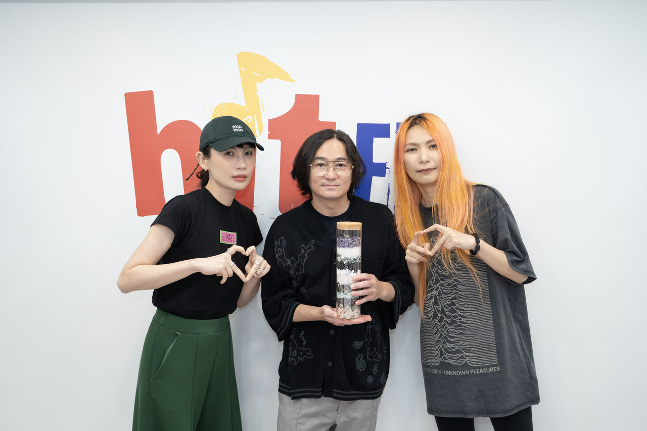 ▲▼Tizzy Bac上電台接受魏如萱訪問。（圖／Hit Fm聯播網提供）