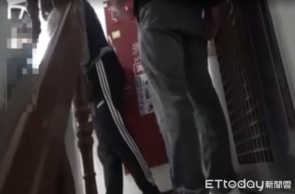 ▲台南市警五分局破獲毒品工廠，現場查扣依託咪酯煙彈、安非他命與製毒器材一批。（圖／記者林東良翻攝，下同）