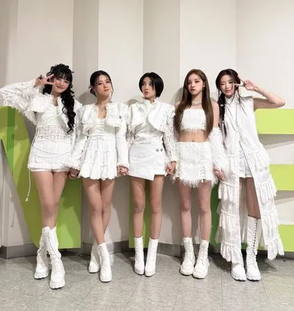 ▲▼(G)I-DLE。（圖／翻攝自FACEBOOK／G I-DLE 여자아이들）