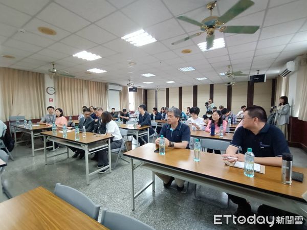 ▲美國加徵關稅，農糧署與茶商召開座談。（圖／記者唐詠絮攝）