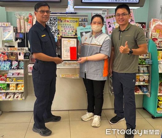 ▲枋寮分局長盧恒隆感謝行員機警             。（圖／記者陳崑福翻攝）
