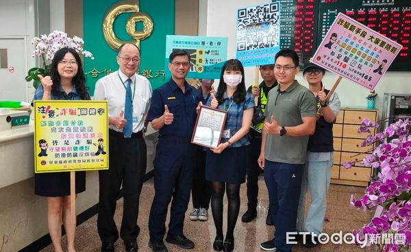 ▲枋寮分局長盧恒隆感謝行員機警             。（圖／記者陳崑福翻攝）