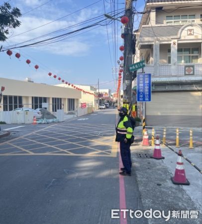 ▲東港警方針對無號誌肇事路口加強取締作為             。（圖／記者陳崑福翻攝）