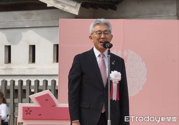 ▲市長黃偉哲18日應邀出席弘前市年度盛事「弘前櫻花祭」開幕式，親赴當地回應友誼市長年支援，展現三方穩固城市外交情誼。（圖／記者林東良翻攝，下同）