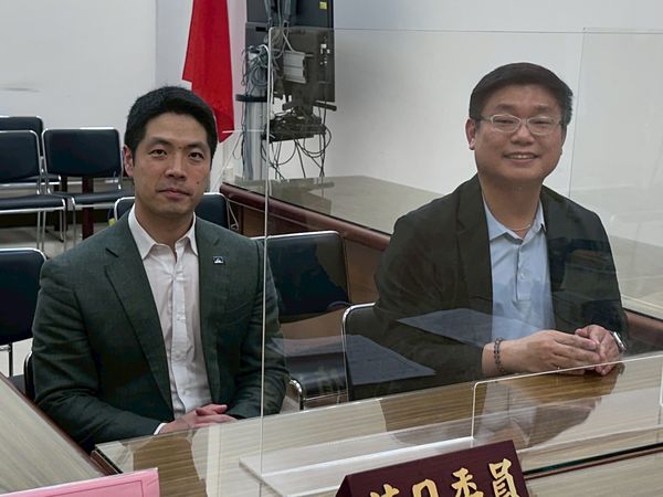 ▲▼民進黨北市議員陳賢蔚、律師陳又新至監察院檢舉，要求依法展開調查並彈劾蔣萬安。（圖／陳賢蔚提供）