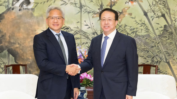 ▲▼上海市長龔正（右）會見輝達總裁兼首席執行官黃仁勳（左）。（圖／翻攝自上觀新聞）