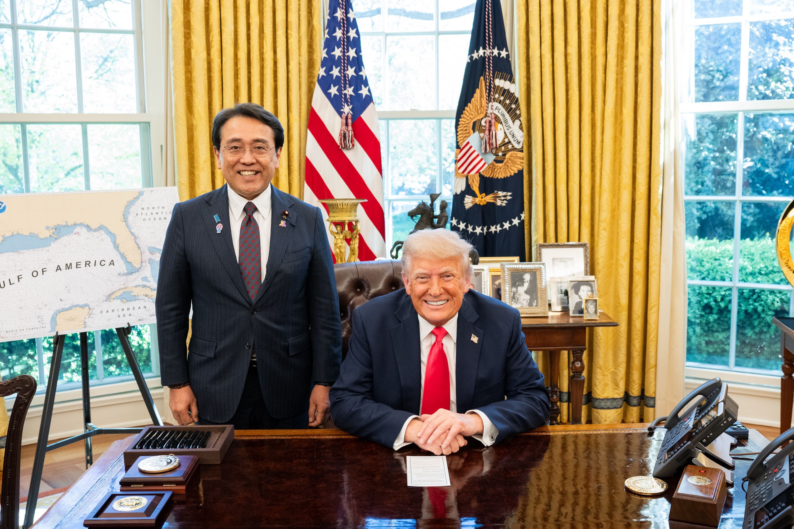 ▲▼日本經濟再生擔當大臣赤澤亮生前往白宮，美國總統川普參與美日關稅談判。（圖／達志影像）