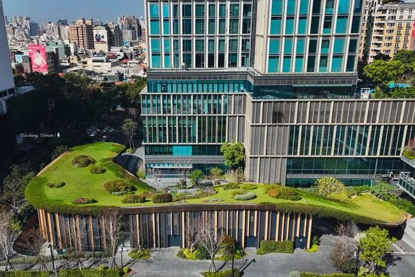 ▲▼掀開臺中勤美術館，隈研吾的「無牆」設計，讓藝術與街區共生。（圖／部落客Ean部落閣提供）