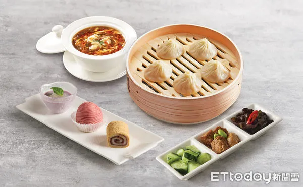 ▲樂天皇朝新推下午茶套餐　開胃菜+主食+甜點拼盤「300元有找」。（圖／樂天皇朝）