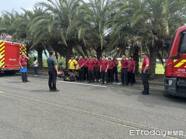 ▲台南市消防局第五大隊與各單位進行防汛演練，模擬災害應變狀況。（圖／記者林東良翻攝，下同）