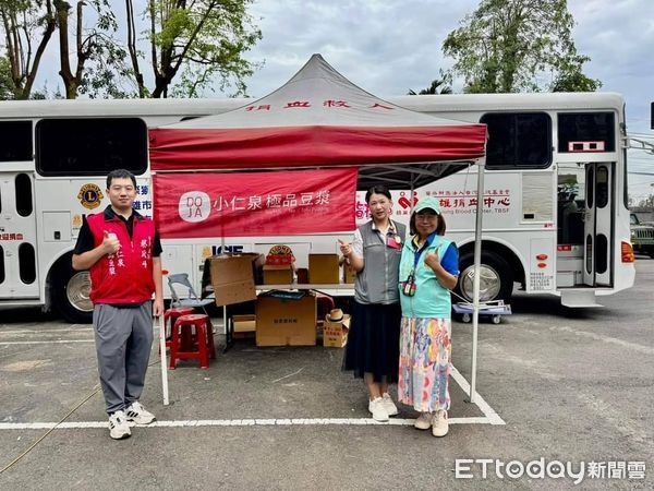 ▲寵愛媽咪！85度C母親節蛋糕預購抽iPhone16，小仁泉祭手撕優惠券。（圖／記者游瓊華攝、業者提供）