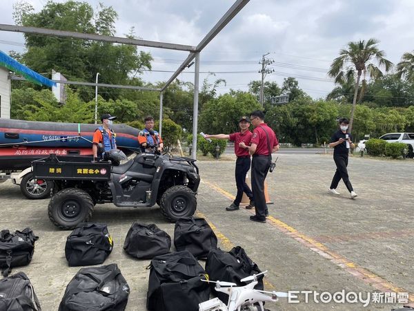 ▲南消第四大隊動員船艇與裝備演練，搶先部署防汛戰力。（圖／記者林東良翻攝，下同）