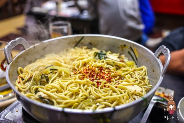 ▲▼【日本福岡美食】元祖牛腸鍋專門店「樂天地」，強棒麵吃到飽推薦。（圖／部落客陳小可的吃喝玩樂授權提供）