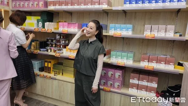 ▲江泳錡開公司，好友們都來站台。（圖／記者葉文正攝）