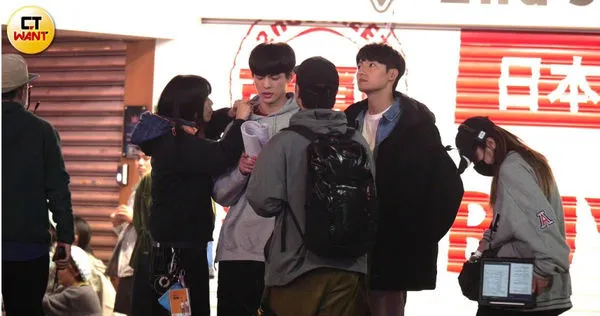 娛樂報報／邱以太晉升BL男神再拍男男戀　街頭嘟嘴上演曖昧情