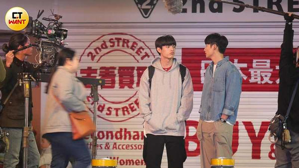 娛樂報報／邱以太晉升BL男神再拍男男戀　街頭嘟嘴上演曖昧情