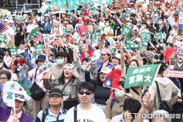 ▲419反統戰大遊行，民眾上凱道抗議。（圖／記者林敬旻攝）