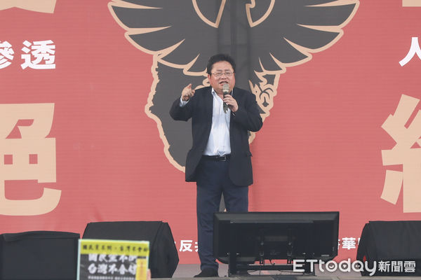 ▲419反統戰大遊行，矢板明夫致詞。（圖／記者林敬旻攝）