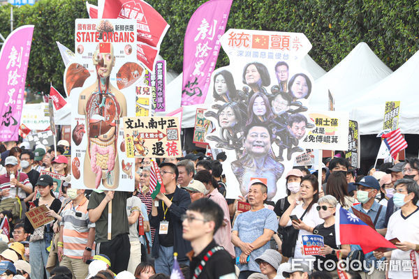 ▲419反統戰大遊行，主辦單位稱現場超過25000人。（圖／記者林敬旻攝）