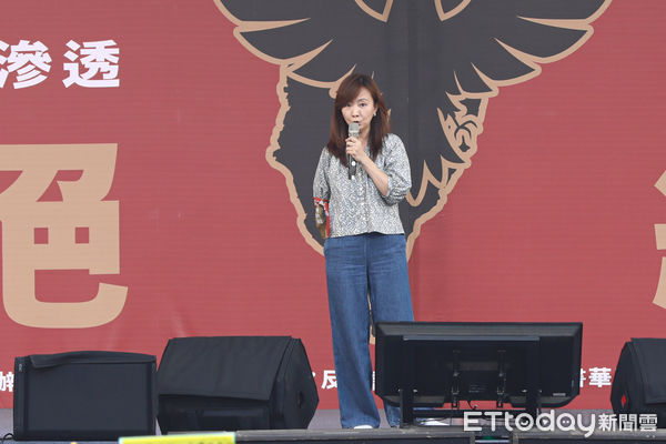 ▲419反統戰大遊行，立委郭昱晴致詞。（圖／記者林敬旻攝）