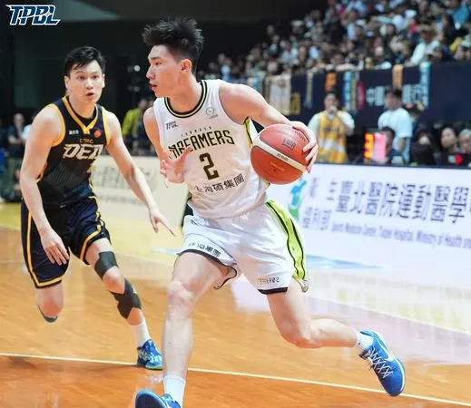 ▲夢想家馬建豪、林俊吉，特攻飛馳、謝亞軒、施晉堯。（圖／TPBL職籃提供）