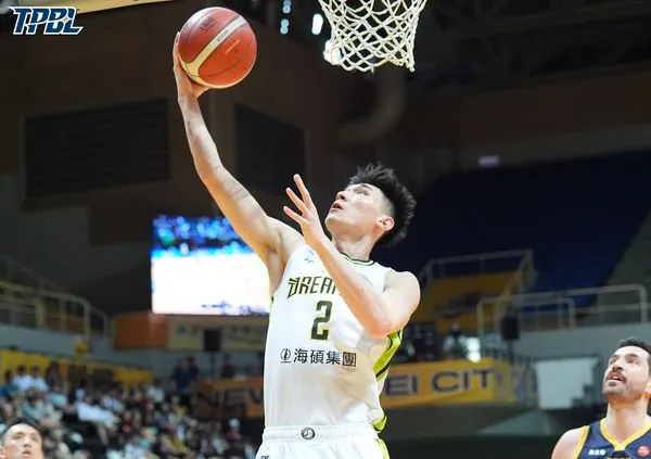 ▲夢想家馬建豪、林俊吉，特攻飛馳、謝亞軒、施晉堯。（圖／TPBL職籃提供）