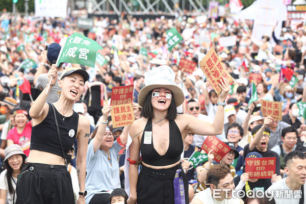▲419反統戰大遊行，民眾上凱道抗議。（圖／記者林敬旻攝）