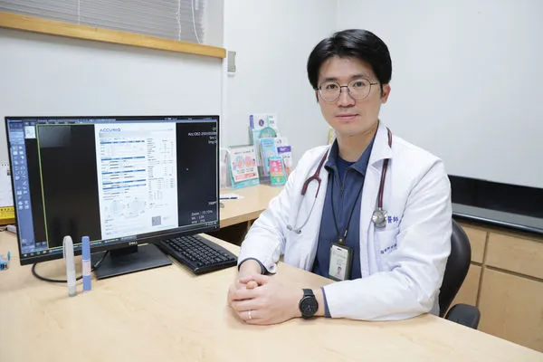 ▲▼醫學減重中心邱旭緯主任分享，生活中的不適感如果忽略，長期累積會導致更嚴重的慢性病，肥胖者應趁著症狀輕微之際減重，早一步避免不可逆的慢性疾病發生。（圖／羅東博愛醫院提供）