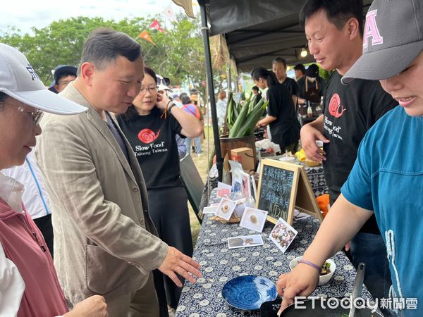 ▲台東慢食節《採集餐桌：潮間流域篇》登場。（圖／記者楊漢聲翻攝）