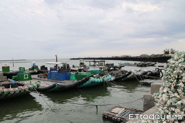 ▲雲林縣長張麗善率水利團隊前往金湖漁港進行現勘，並聽取當地漁民的需求與意見。（圖／記者游瓊華翻攝）