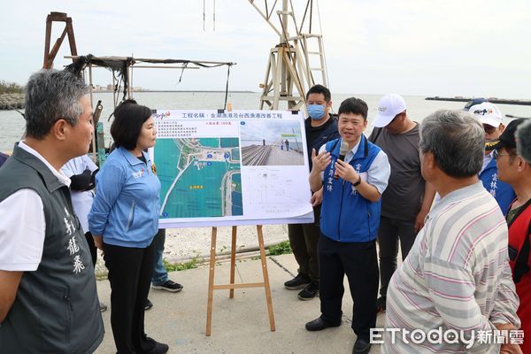 ▲雲林縣長張麗善率水利團隊前往金湖漁港進行現勘，並聽取當地漁民的需求與意見。（圖／記者游瓊華翻攝）