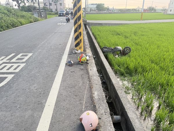 ▲彰化秀水鄉離奇摔車女騎士與姪女受傷送醫。（圖／民眾提供）