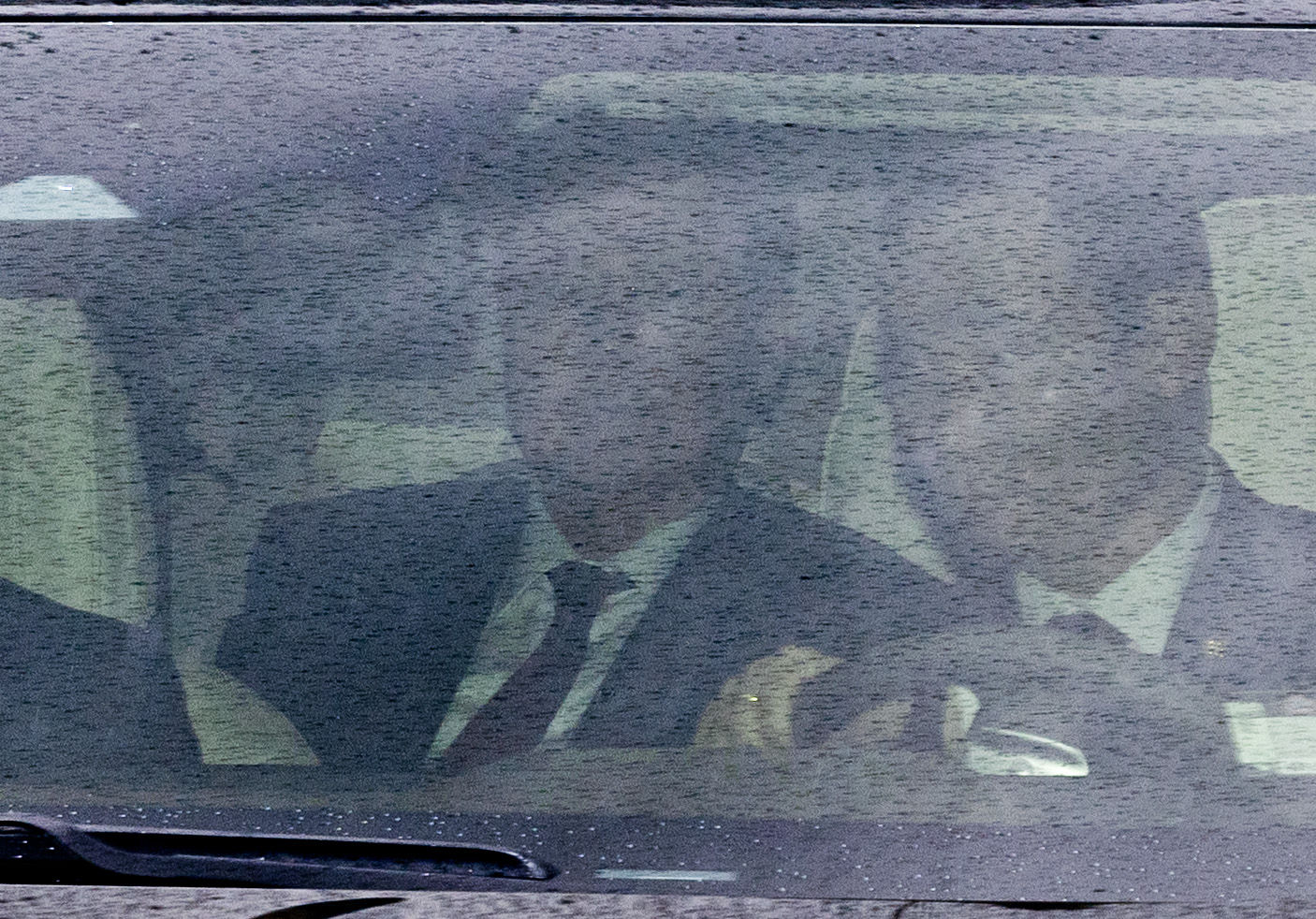 ▲▼尹錫悅14日首次出庭受審時，搭乘隨扈專車從地下停車場進入法院。（圖／達志影像）