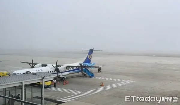 ▲▼濃霧影響，金門機場多班取消。（圖／記者林名揚翻攝）