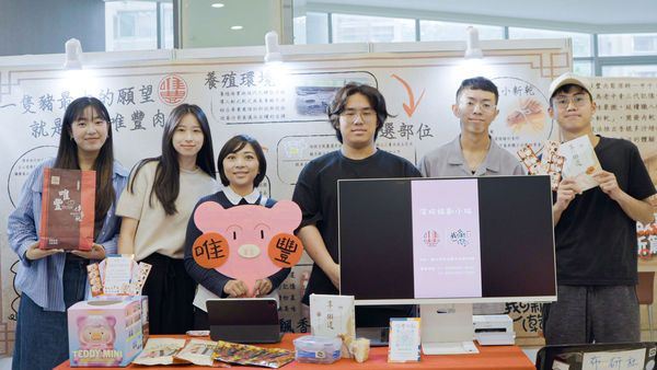 圖三：世新大學傳管系學生與唯豐食品合作社群推廣，表現深獲品牌方肯定。（圖／世新大學提供）
