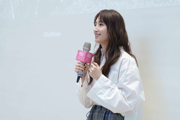 ▲柯佳嬿首本小說創佳績，簽書會簽名合照超過3小時。（圖／重版文化提供）