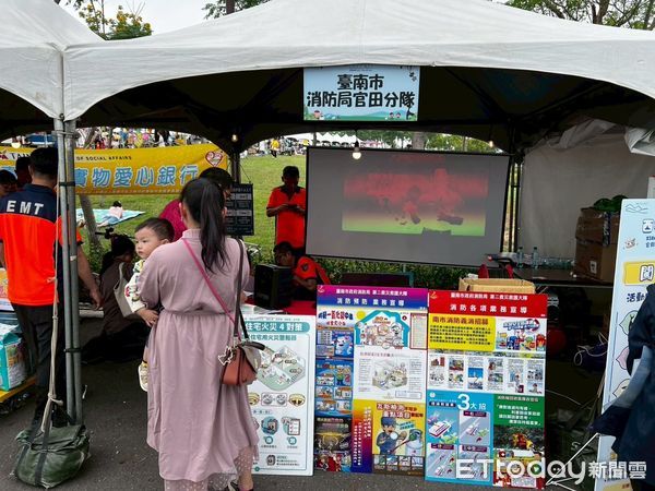 ▲消防機器人首次登場官田熱氣球嘉年華，以可愛外型與親切語音吸引大小朋友圍觀互動。（圖／記者林東良翻攝，下同）
