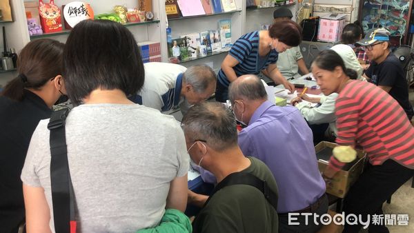 ▲▼雙罷劫總部,徐尚賢,黃捷,許智傑,大罷免,連署。（圖／記者吳世龍攝）