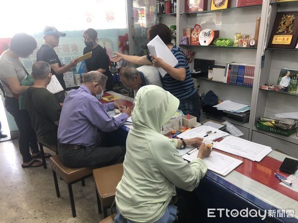 ▲▼雙罷劫總部,徐尚賢,黃捷,許智傑,大罷免,連署。（圖／記者吳世龍攝）