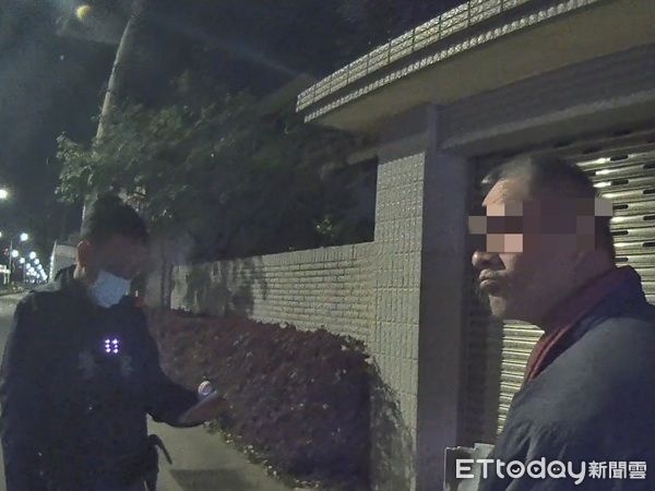 ▲▼員警將他帶返所連絡家人帶回。（圖／中壢警分局提供）