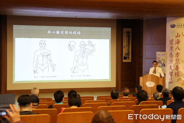 ▲心臟內科謝仁哲主任（右一）、陳威佐醫師（中），以及中醫部王健豪副主任（左），分享中西醫養心攻略。（圖／慈濟醫學中心提供，下同）