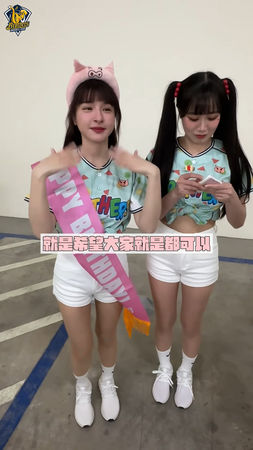 ▲峮峮當啦啦隊10年哭了！　球場淚曝退休規劃：不知道還能在應援台多久 。（圖／翻攝自IG／Passion Sisters）