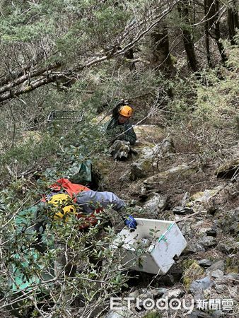 ▲▼太管處攜手林業及自然保育署南投分署及花蓮分署等單位進行合歡山聯合淨山活動。（圖／太管處提供，下同）