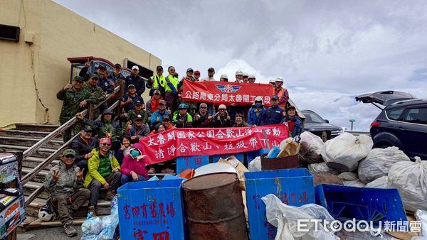 ▲▼太管處攜手林業及自然保育署南投分署及花蓮分署等單位進行合歡山聯合淨山活動。（圖／太管處提供，下同）