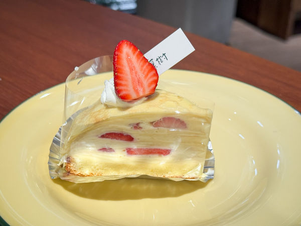 ▲▼[台中西屯]kaju菓樹甜點|來自日本熊本60年歷史的甜點店~隱身惠來路的日式甜點森林．蛋糕櫃裡滿滿的甜點。（圖／部落客viviyu授權提供）