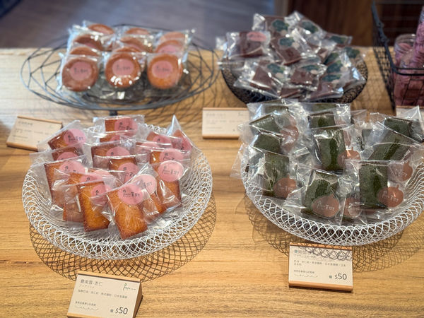 ▲▼[台中西屯]kaju菓樹甜點|來自日本熊本60年歷史的甜點店~隱身惠來路的日式甜點森林．蛋糕櫃裡滿滿的甜點。（圖／部落客viviyu授權提供）