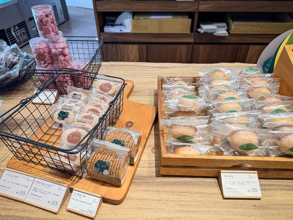 ▲▼[台中西屯]kaju菓樹甜點|來自日本熊本60年歷史的甜點店~隱身惠來路的日式甜點森林．蛋糕櫃裡滿滿的甜點。（圖／部落客viviyu授權提供）
